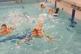 Poprvé ve velkém bazénu - MŠ