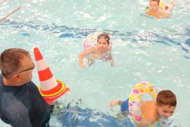 Poprvé ve velkém bazénu - MŠ