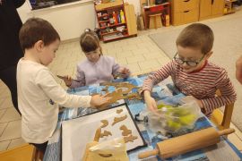 Pečeme vánoční perníčky a linecké