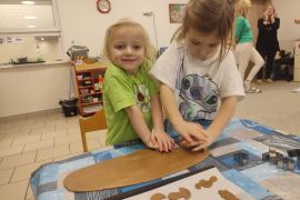 Pečeme vánoční perníčky a linecké