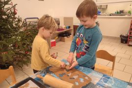 Pečeme vánoční perníčky a linecké