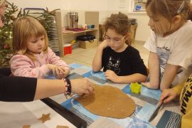 Pečeme vánoční perníčky a linecké