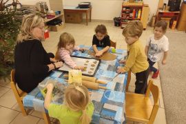 Pečeme vánoční perníčky a linecké